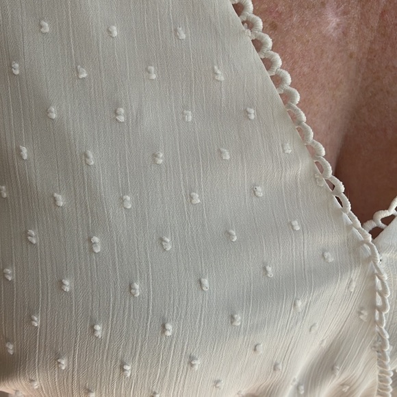 Leyden sexy l/s v neck white blouse with fun detail - Picture 4 of 9